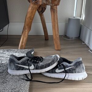 Nike FreeRun FlyKnit Black and White Running Shoes